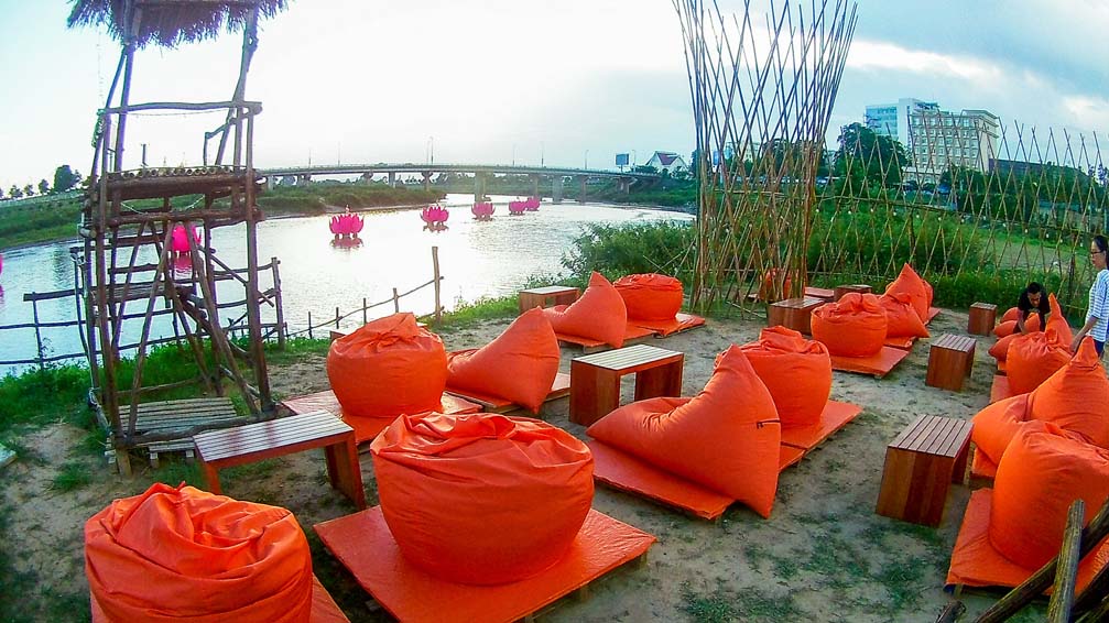 Quán nhậu bia rượu bên sông Đăk Bla thành phố Kon Tum Việt nam, phong cảnh đẹp phù hợp cho gới trẻ tuổi teen